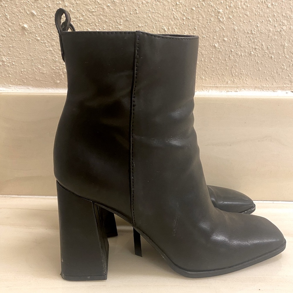 Black boots; dont get used enough to keep